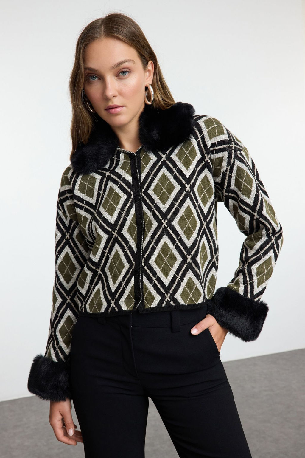 TRENDYOLMILLA Bej C?kart?labilir Suni Kurklu Simli Triko H?rka TWOAW24HI00043 фото 2