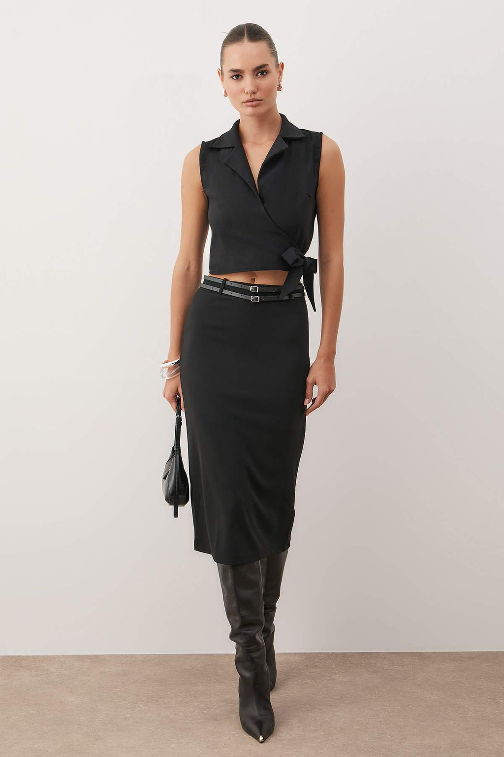 Siyah Baglamal? Crop Dokuma Keten Gorunumlu Bluz TWOSS23BZ00550