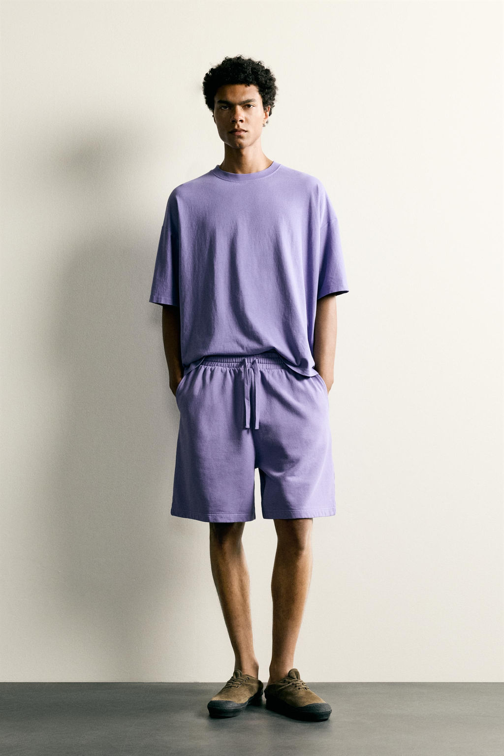 BERMUDA JOGGER B?SICA LAVADA / Morado