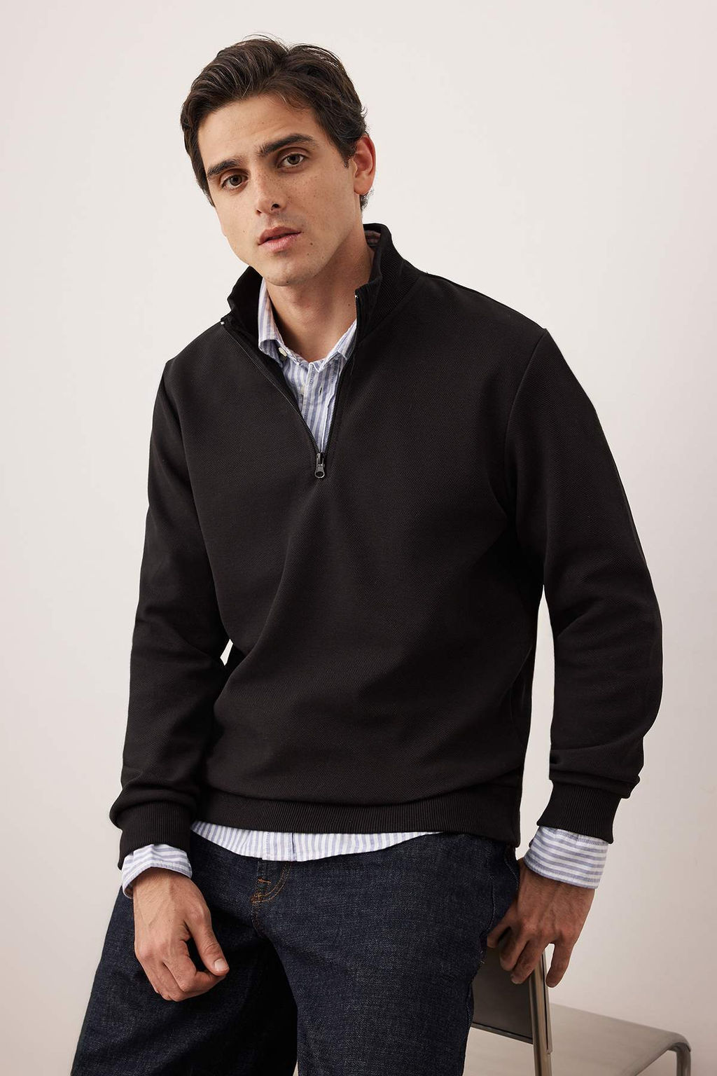 Siyah Regular/Normal Kesim Kal?n Dik Yaka Sweatshirt TMNAW26SW00025 - Trendyolmilla фото 2