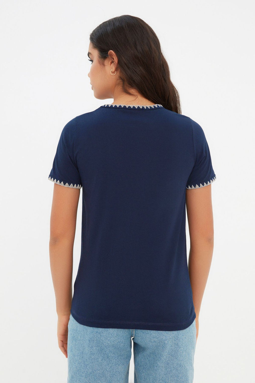 TRENDYOLMILLA Beyaz %100 Pamuk Kontrast Dikis Detayl? Basic Bisiklet Yaka Orme T-Shirt TWOSS19AD0085 фото 3