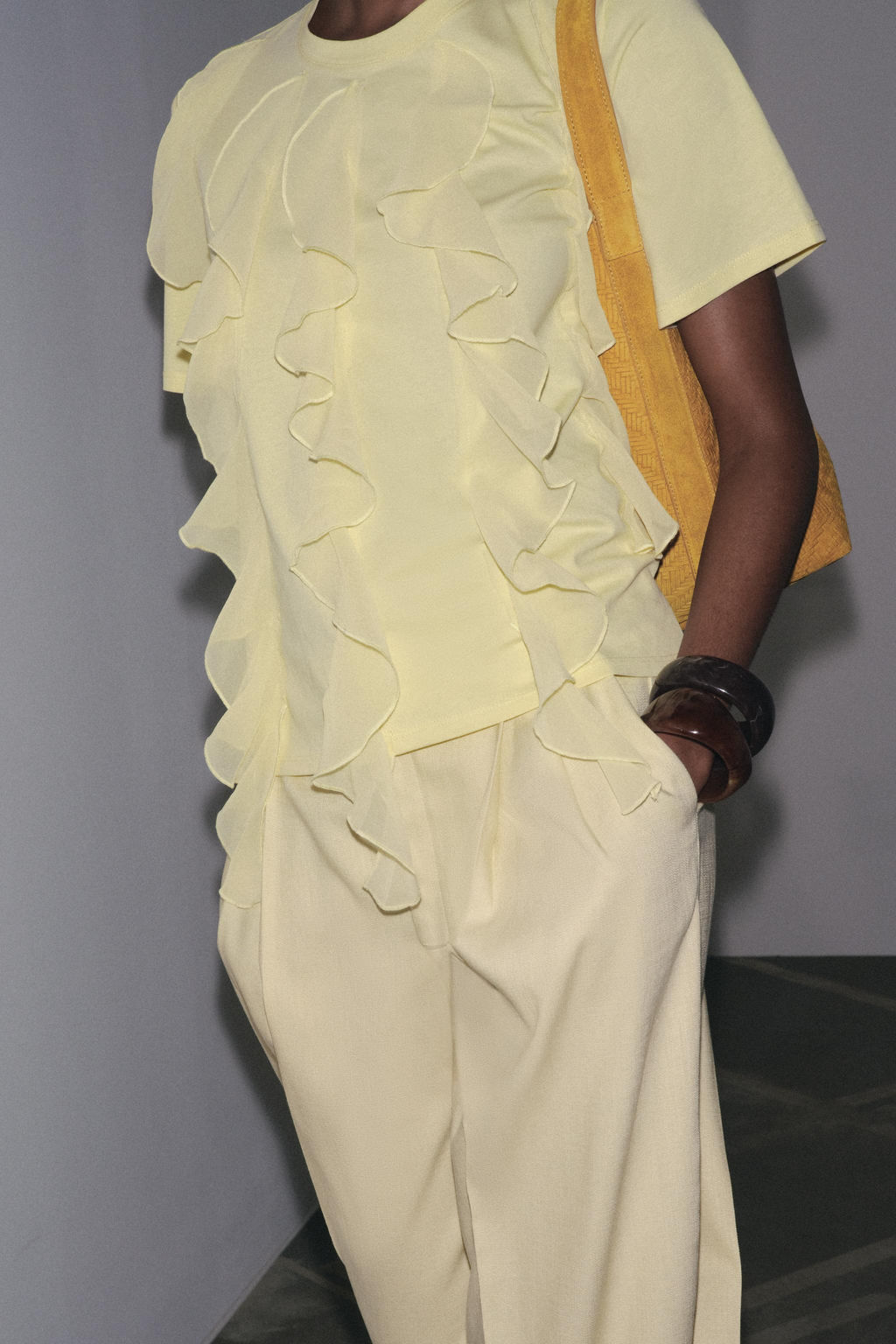 T-SHIRT WITH FRONT RUFFLES - Zara фото 9