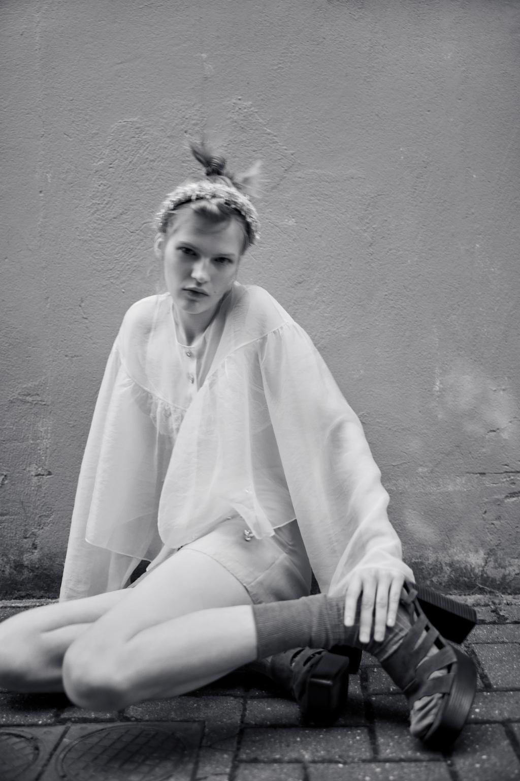 ORGANZA JACKET WITH RHINESTONE BUTTONS - Zara фото 8