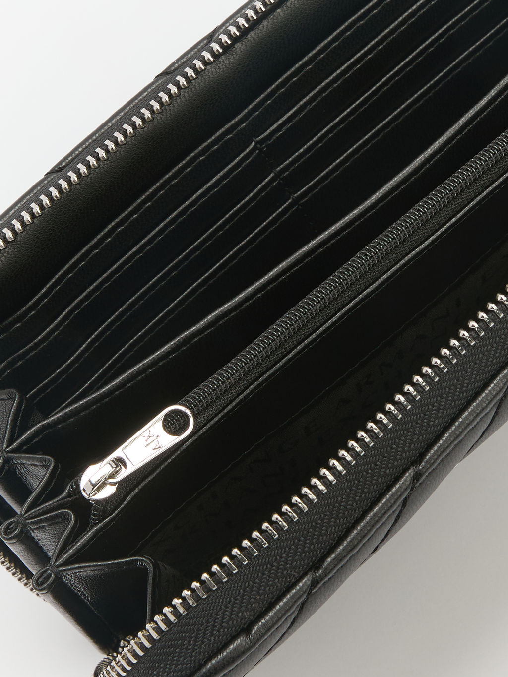 Женский кошелёк ARMANI EXCHANGE ICON Артикул 4081387, черный