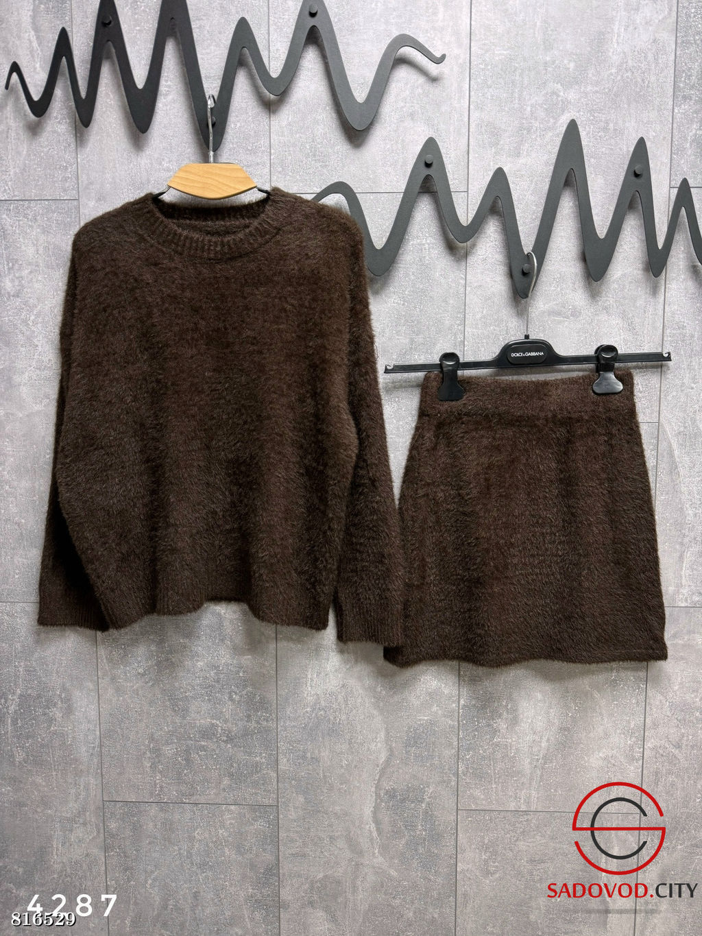 Костюм двойка: свитер с круглым горлом и юбка-мини на резинке - Bruno фото 4