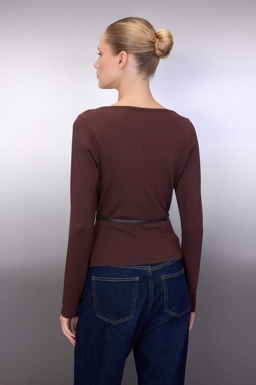 Kahverengi Kemer Detayl? Dik Yaka Uzun Kol Esnek Orme Bluz TWOAW26BZ00084