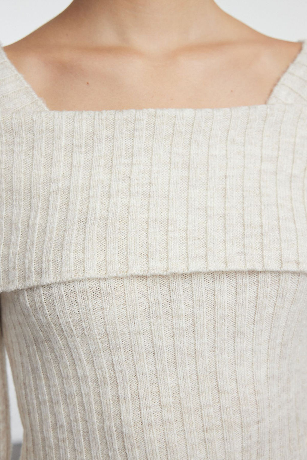 Tas Yumusak Dokulu Yaka Detayl? Etek Ucu Asimetrik Fitted/Vucudu Saran Triko Kazak TWOAW25KZ00239 - Trendyolmilla фото 4