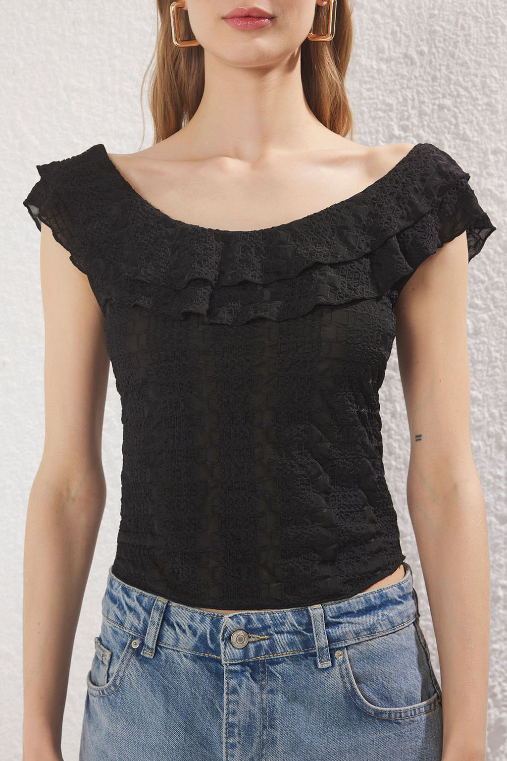 Trendyolmilla Ekru Fitted/Vucuda Oturan Buzgu/Drape Detayl? Esnek Orme Bluz TWOSS25BZ00274