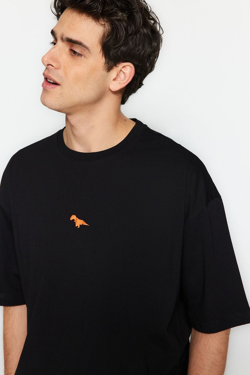 TRENDYOL MAN Buyuk Beden Siyah Oversize/Genis Kesim %100 Pamuklu Dinozor Nak?sl? T-Shirt TMNSS24BF00013 - Trendyolmilla фото 5