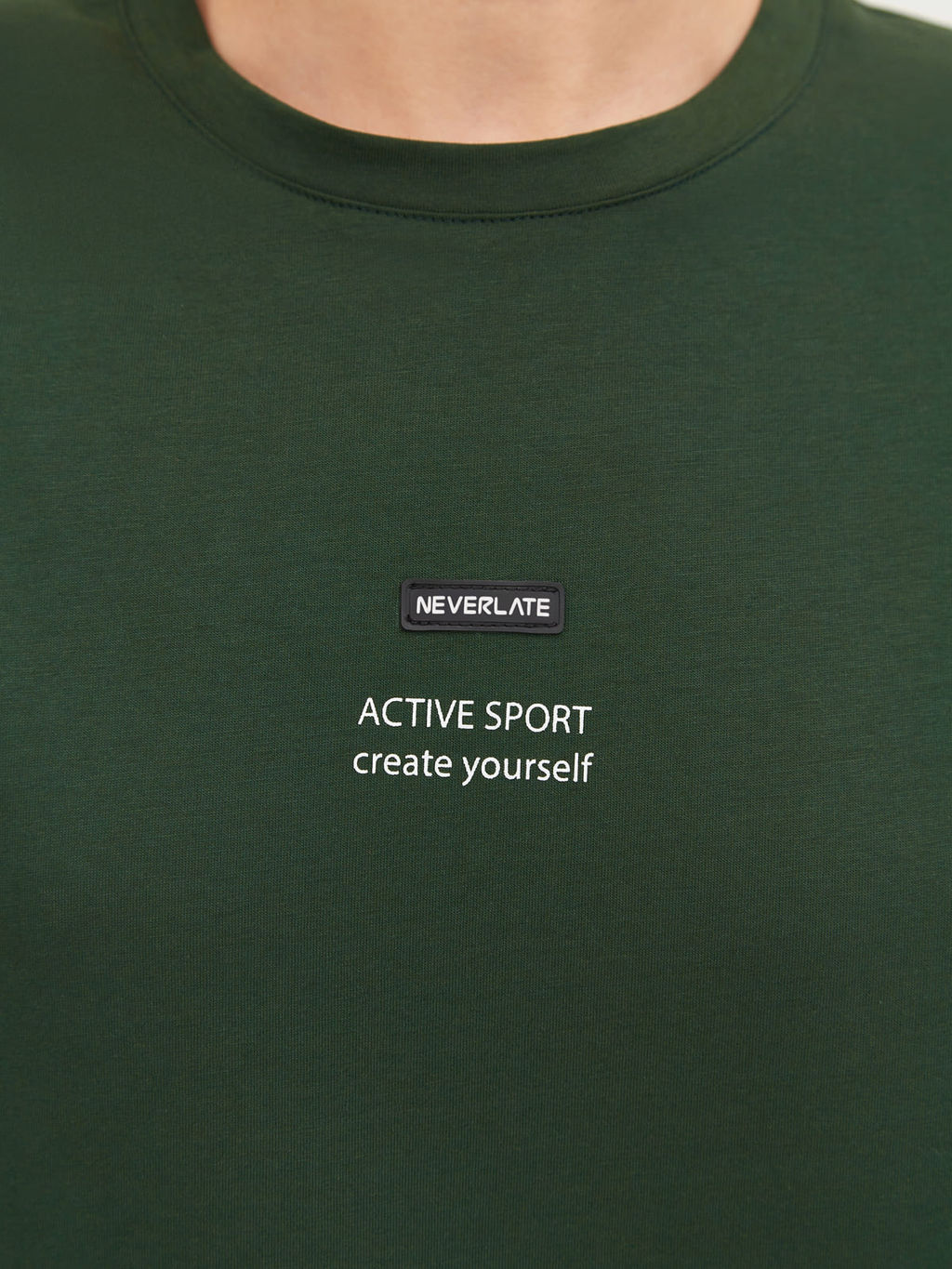 Футболка прямого силуэта с разрезом