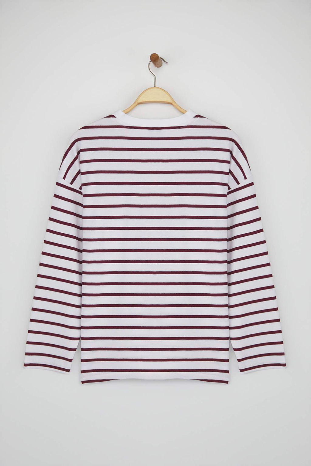 Ekru Cizgili Oversize/Genis Kesim Bisiklet Yaka Ince Orme Sweatshirt TWOAW23SW00326