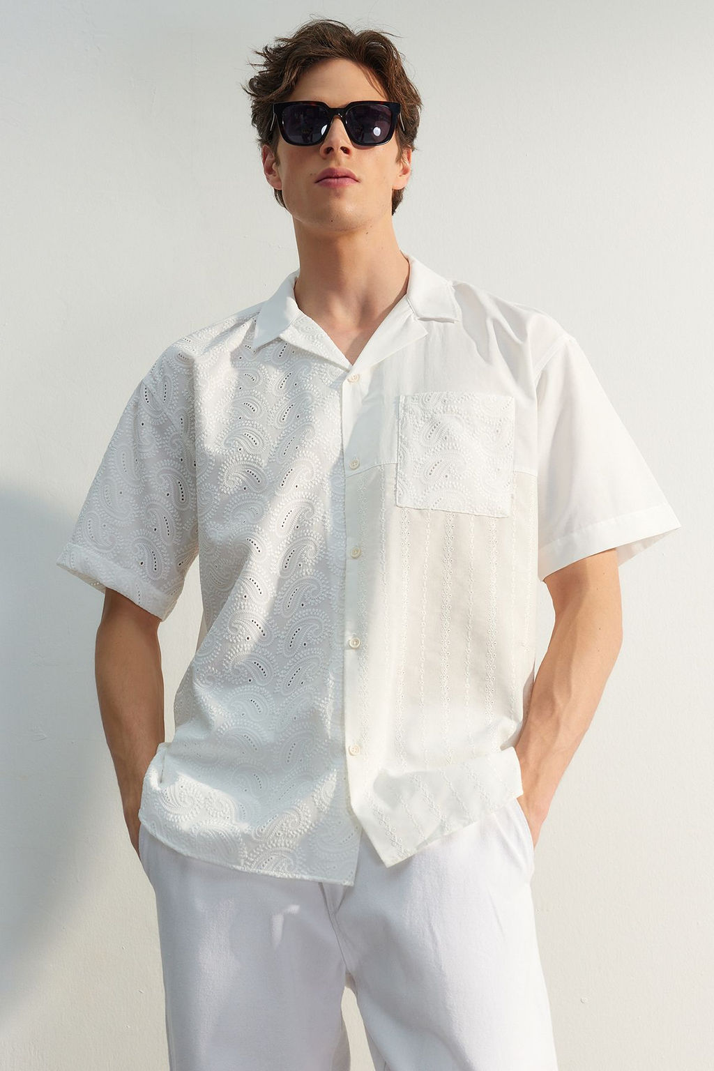 TRENDYOL MAN Limited Edition Beyaz Oversize Brode Bloklu Yazl?k Gomlek TMNSS23GO00135 - Trendyolmilla фото 4