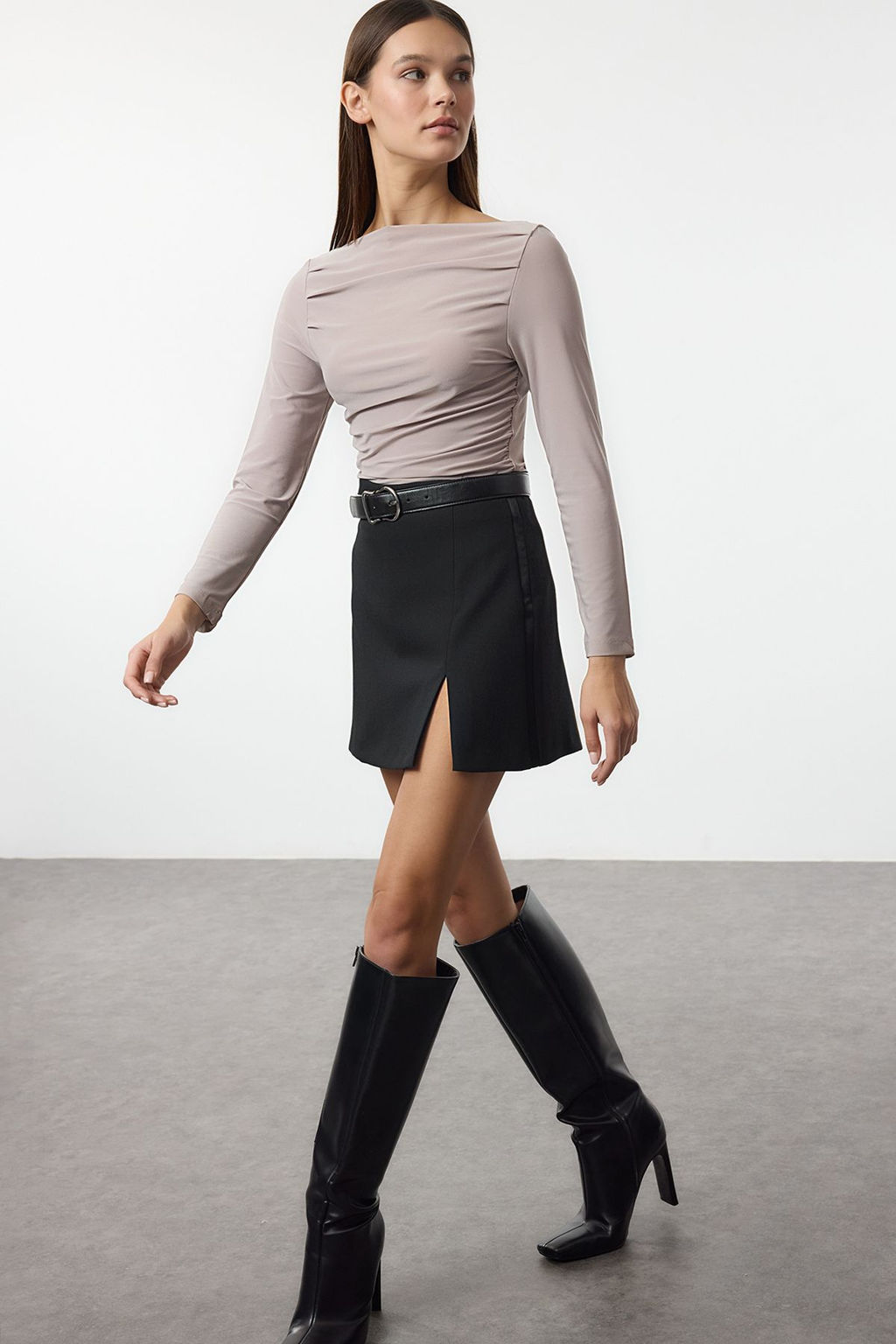 Tas Kay?k Yaka Drapeli Vucuda Oturan Esnek Orme Bluz TWOAW25BZ00109