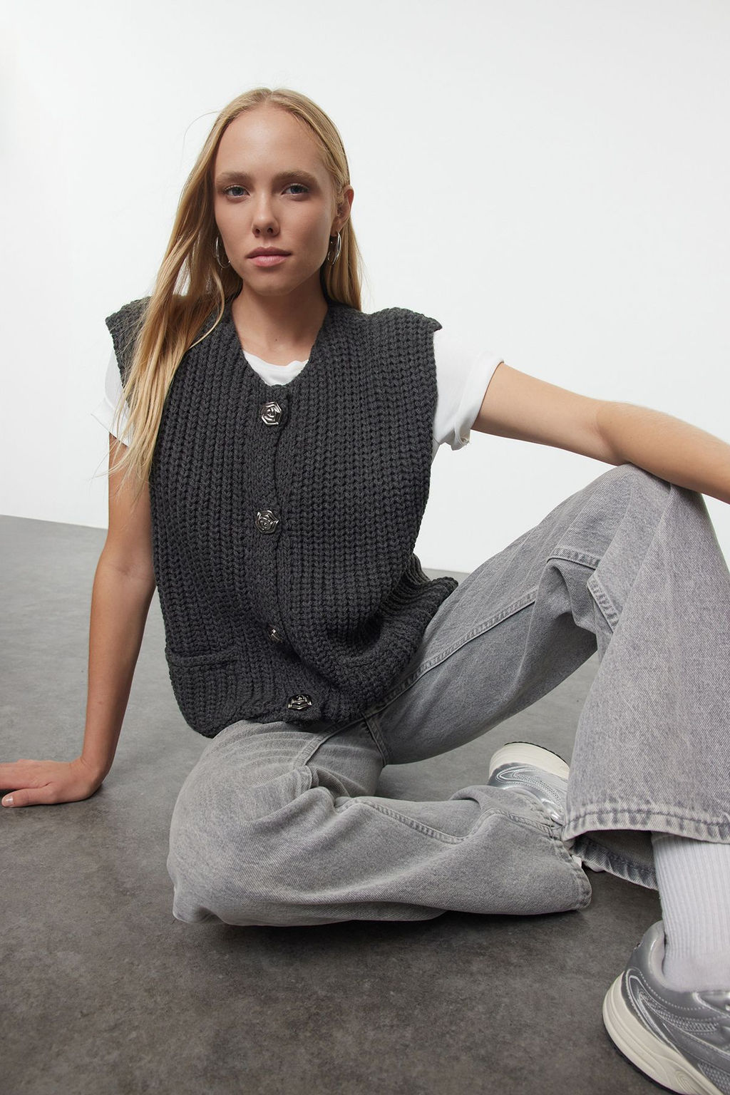 TRENDYOLMILLA K?rm?z? Bisiklet Yaka Fitted Yelek TWOAW25YE00027