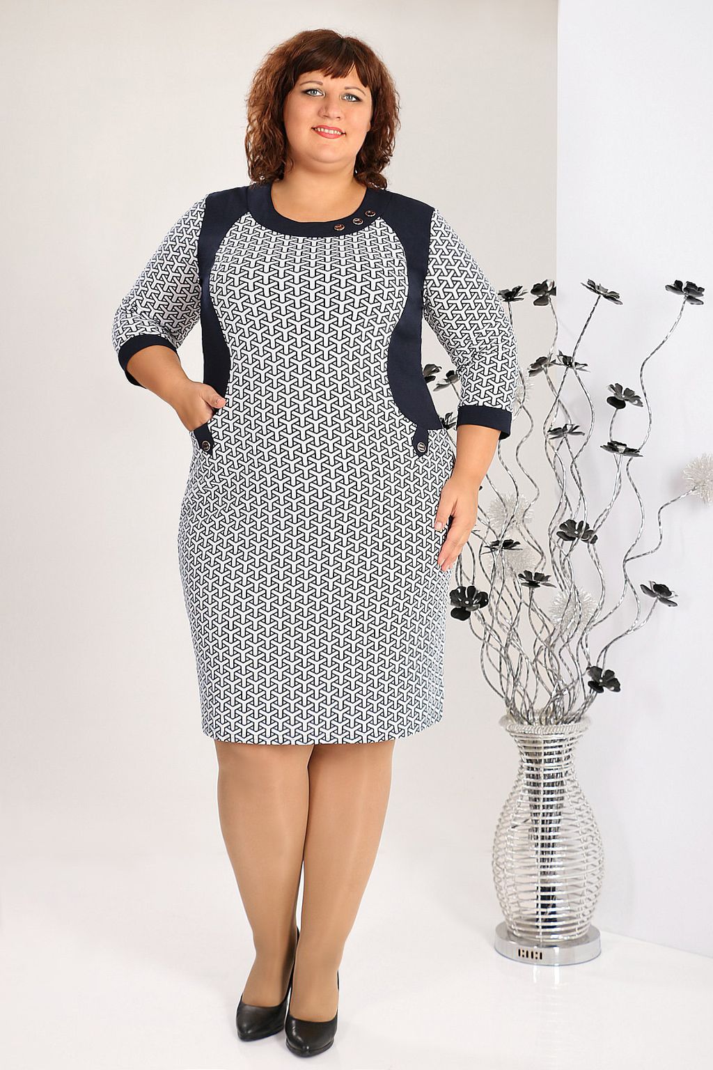 Платье офисное больших размеров с узором
