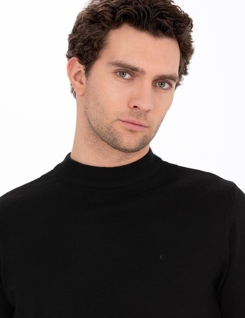 Черный базовый трикотажный свитер стандартного кроя с четверть-черепаховым воротником - Cacharel фото 2