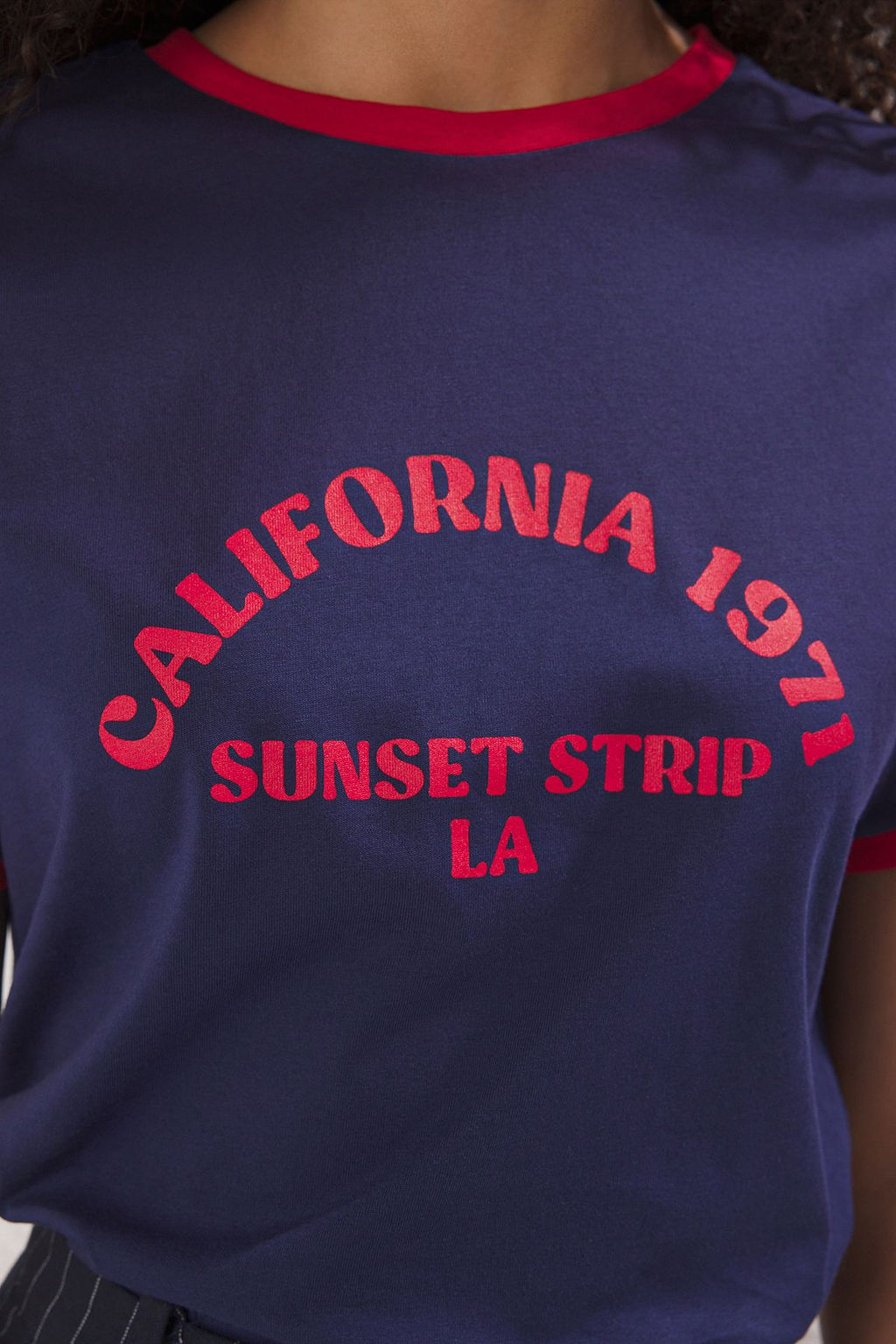 Lacivert %100 Pamuk Kontrast Biyeli Slogan Bask?l? Regular/Normal Kal?p Orme T-Shirt TWOSS24TS00105