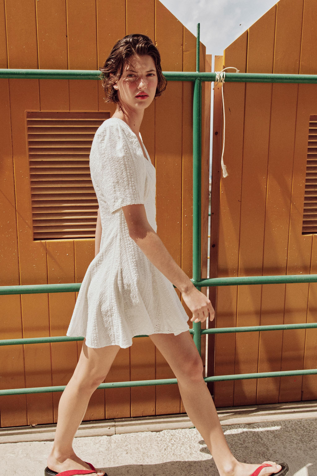 VESTIDO CORTO BORDADOS PERFORADOS / Blanco roto - Zara фото 7