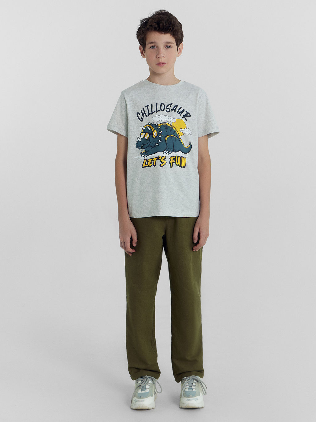 Брюки для мальчиков в серо-зеленом цвете