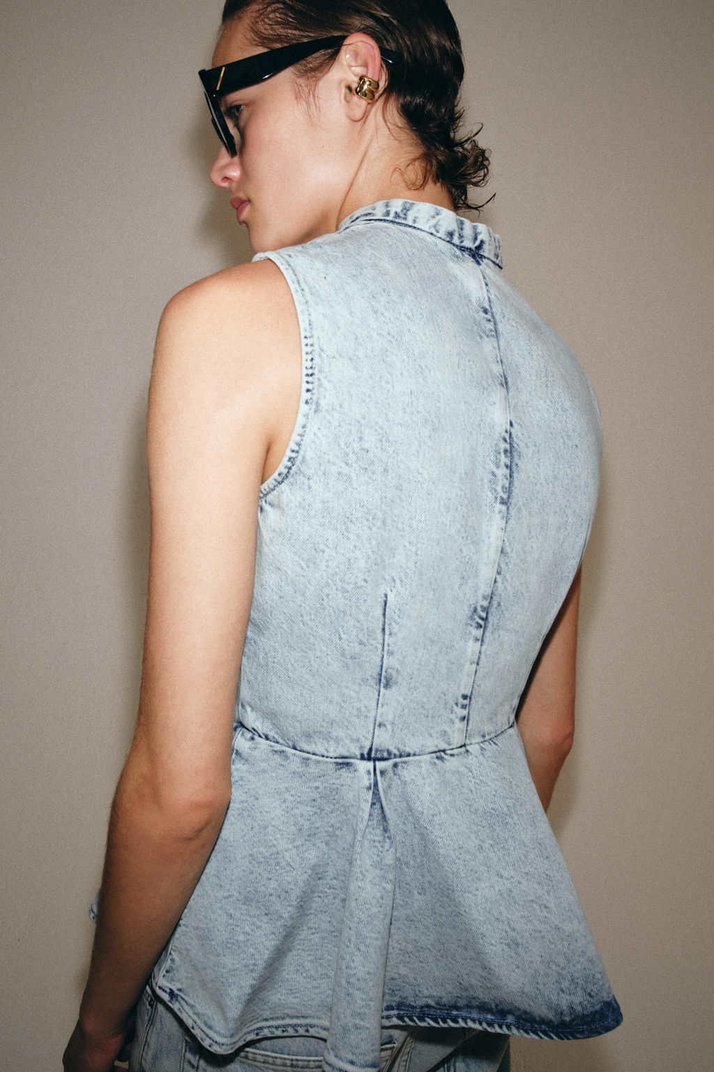 CHALECO DENIM ALAMARES ZW COLLECTION / Azul claro - Zara фото 3