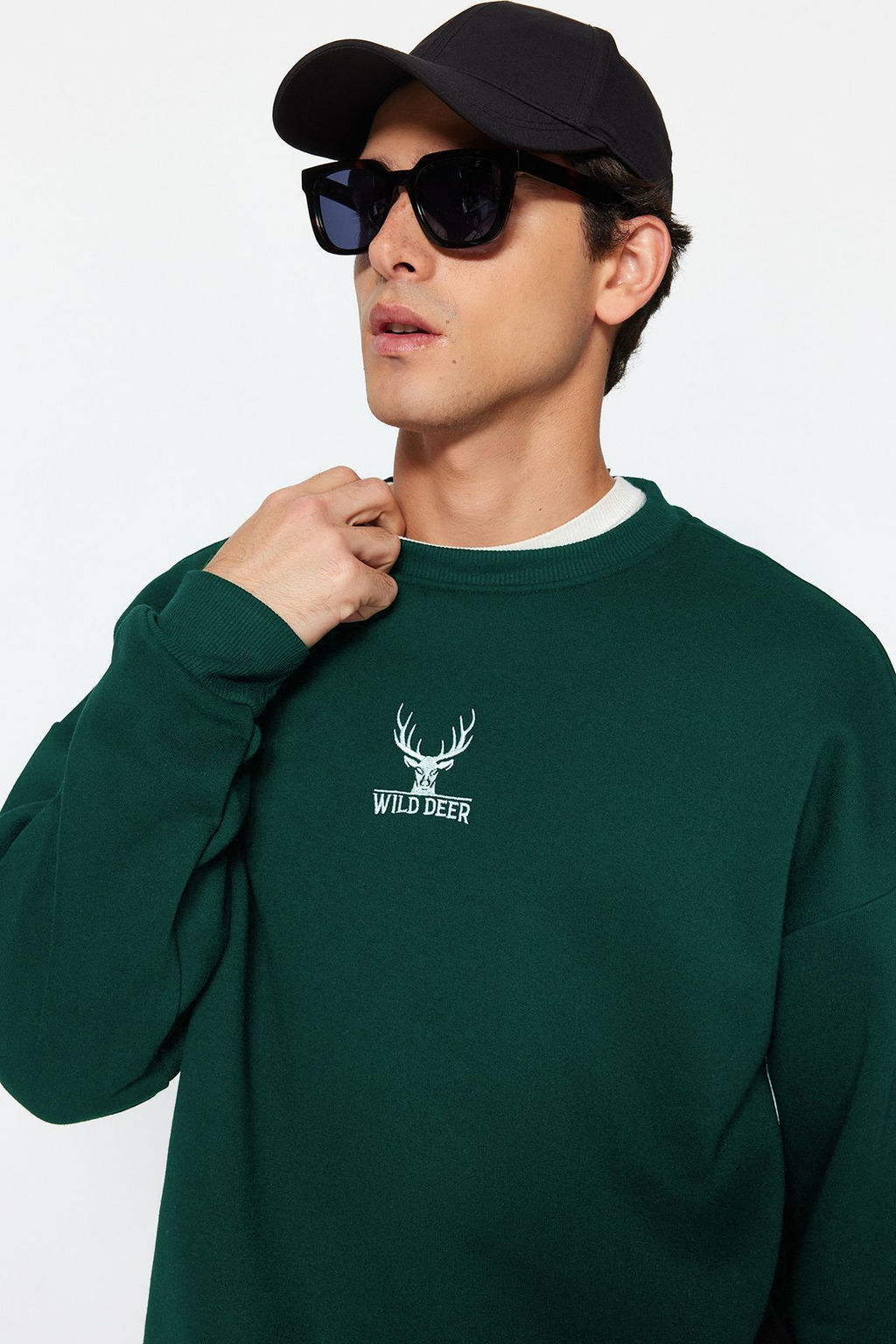 TRENDYOL MAN Siyah Oversize/Genis Kesim Uzun Kol Hayvan Nak?sl? Sweatshirt TMNAW24SW00169