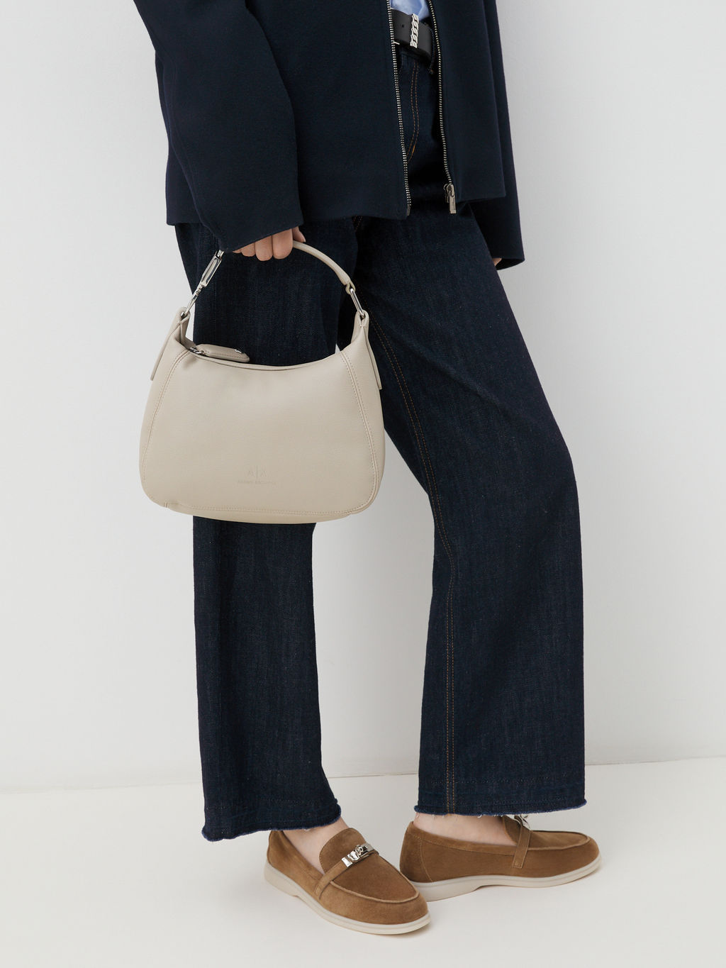 Женская сумка с ручками ARMANI EXCHANGE Артикул 4081368, бежево-серый  фото 6