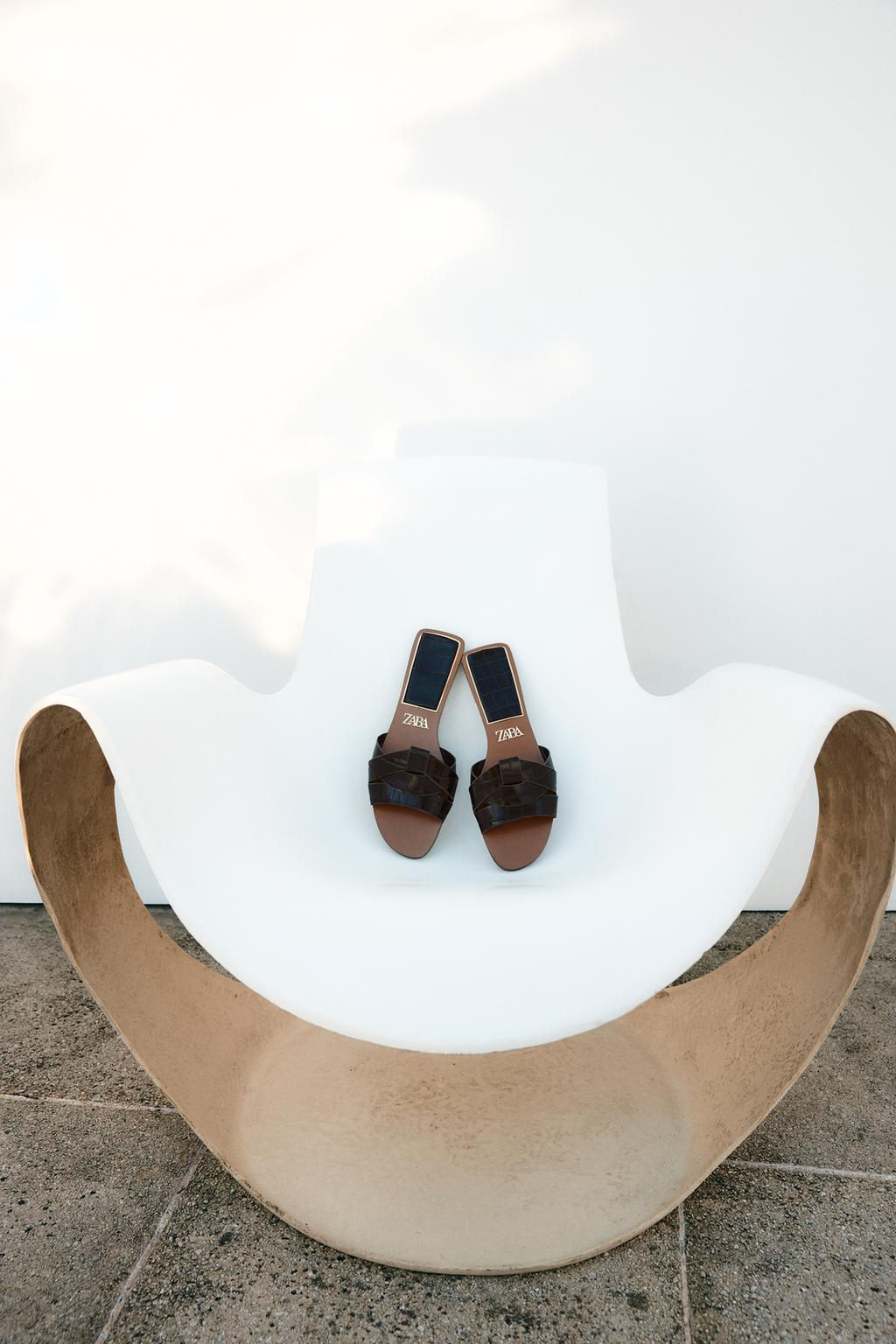 FLAT EMBOSSED LEATHER SANDALS