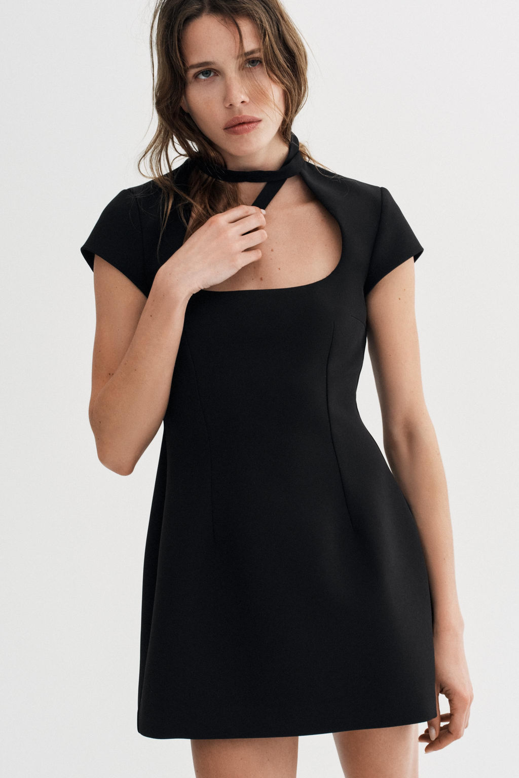 VESTIDO CORTO LAZADA / Negro - Zara фото 3