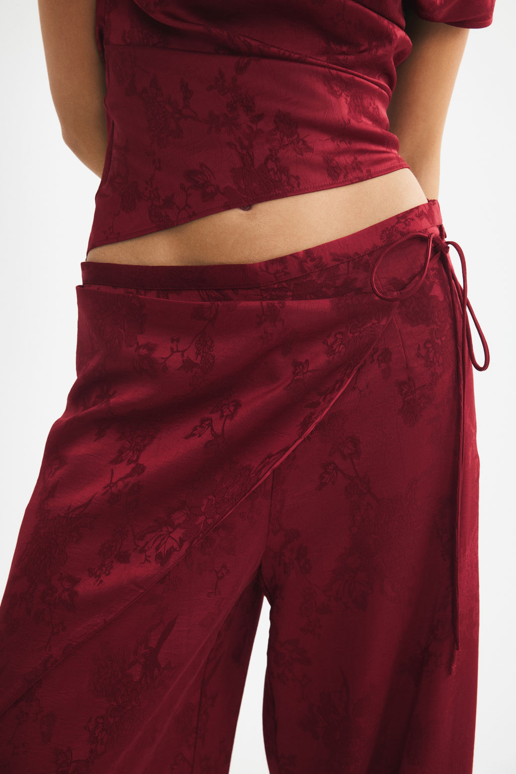 Pantal?n en tejido jacquard con detalle cruzado - H&m фото 4