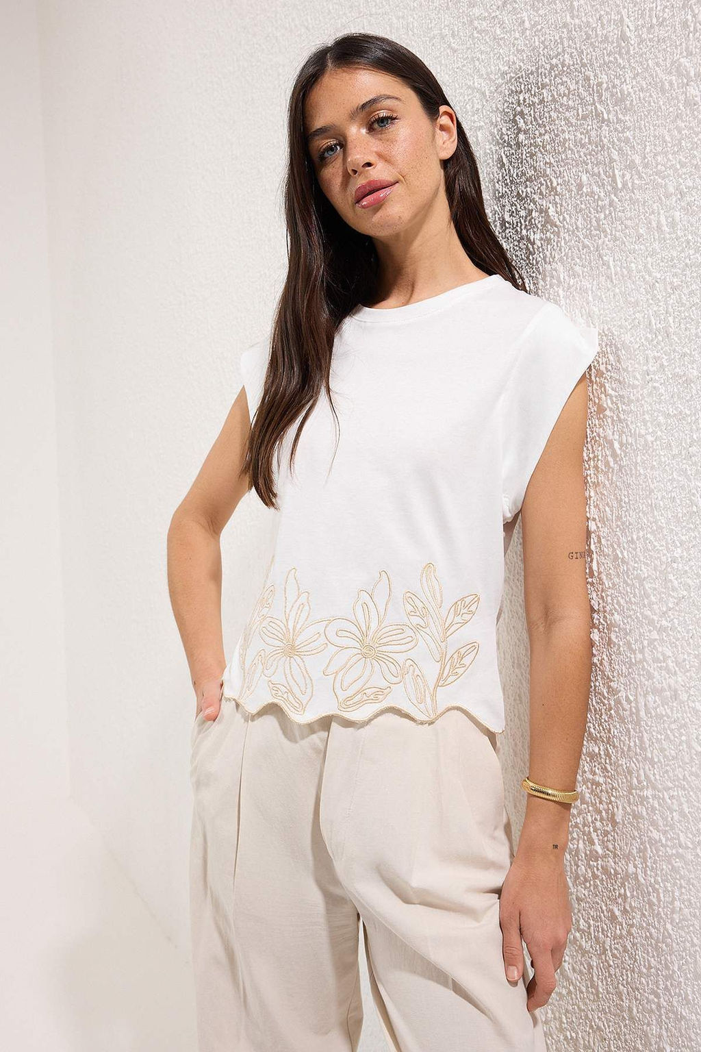 Trendyolmilla Ekru Nak?sl? Regular/Normal Kal?p Orme T-Shirt TWOSS25TS00209  фото 2