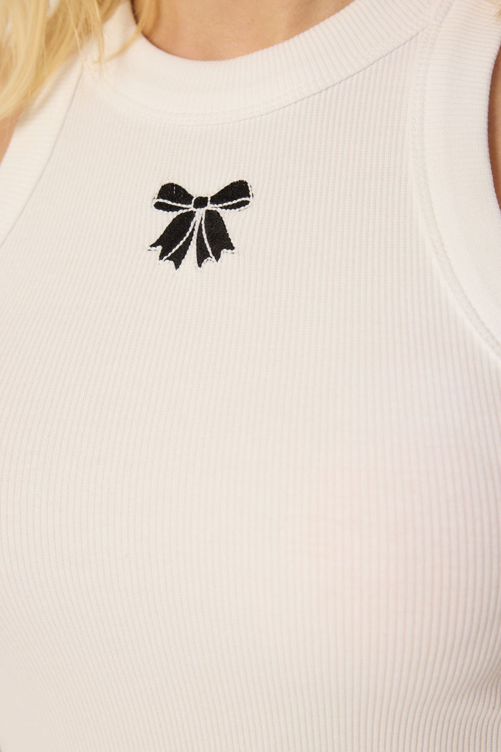 Beyaz Nak?sl? Halter Yaka Regular Boy Vucuda Oturan Fitlli Esnek Orme Atlet TWOSS25AL00018