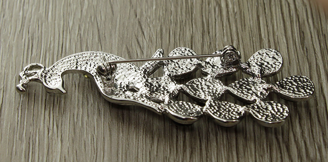 Брошь перламутр "Павлинчик" гелиотис