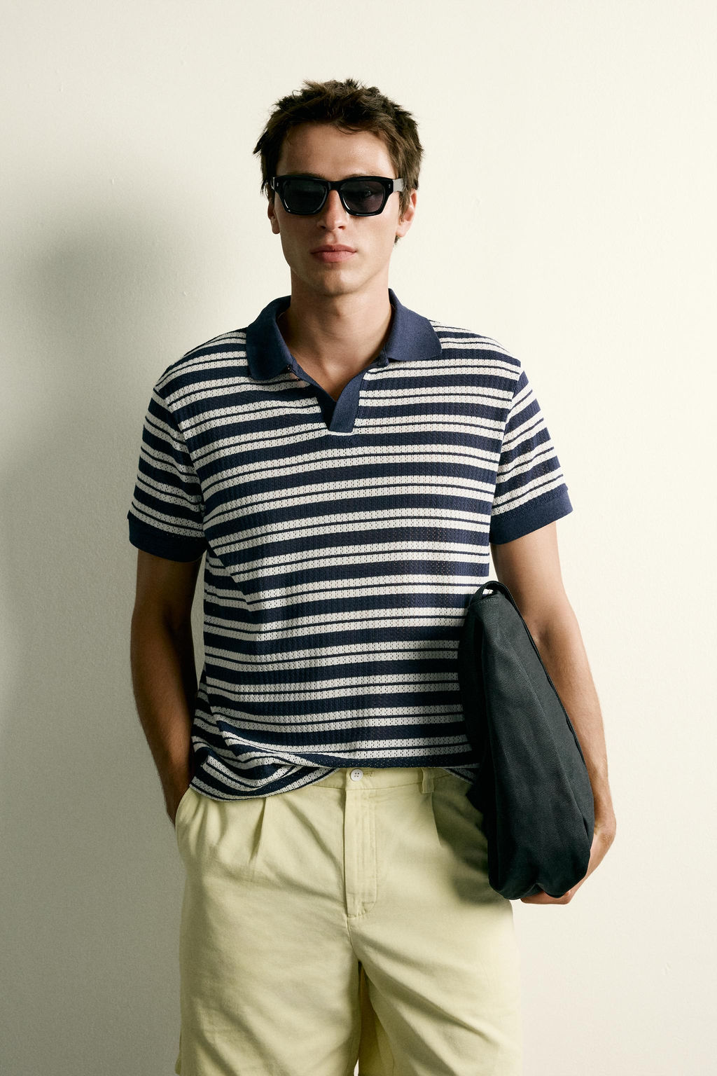 POLO REGULAR FIT ESTRUCTURA DESAGUJADA / Marinos / Crudos