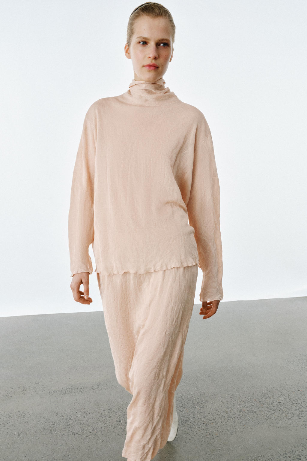 JERSEY PUNTO LAZO EFECTO ARRUGADO / rosa claro - Zara фото 2