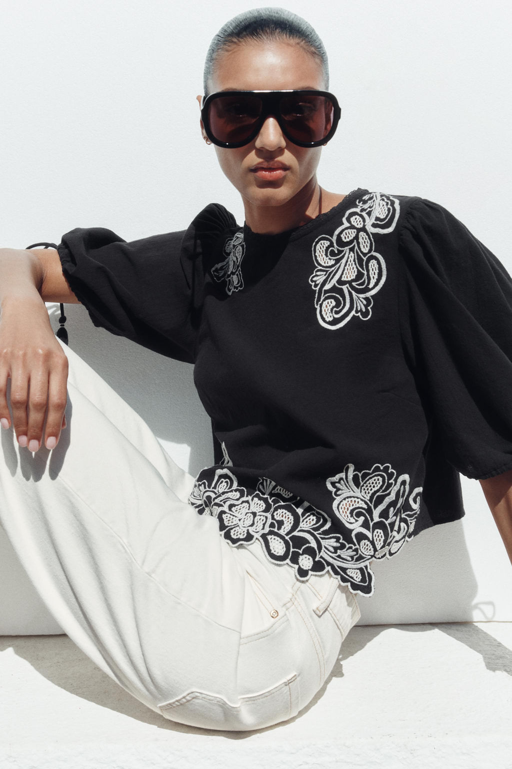 BLUSA BORDADOS MANGA ABULLONADA / Negro - Zara фото 7