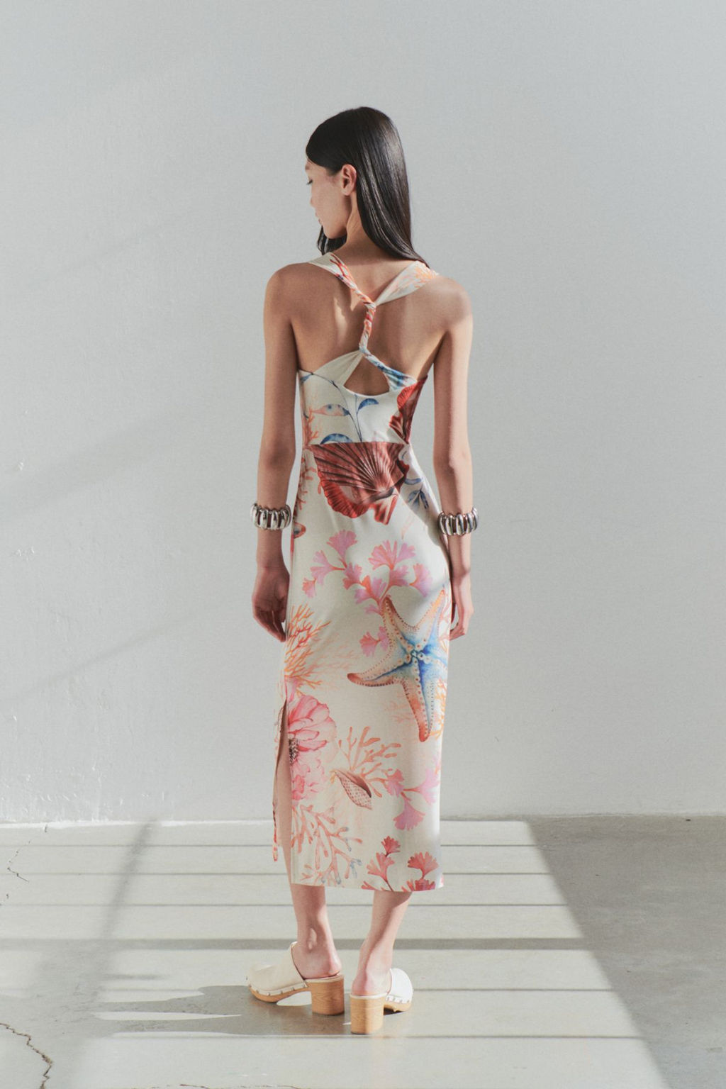 TRENDYOLMILLA Limited Edition Siyah S?rt Detayl? Bodycon Maxi Esnek Orme Elbise TWOSS25EL00484  фото 2