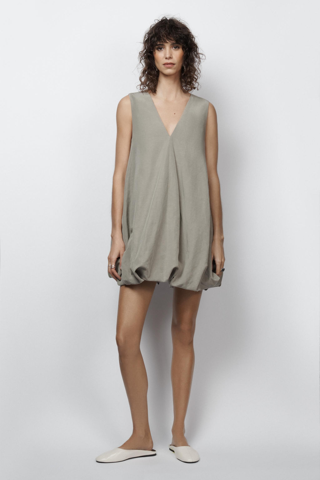 VESTIDO ABULLONADO ZW COLLECTION LIMITED EDITION / Gris - Zara фото 2