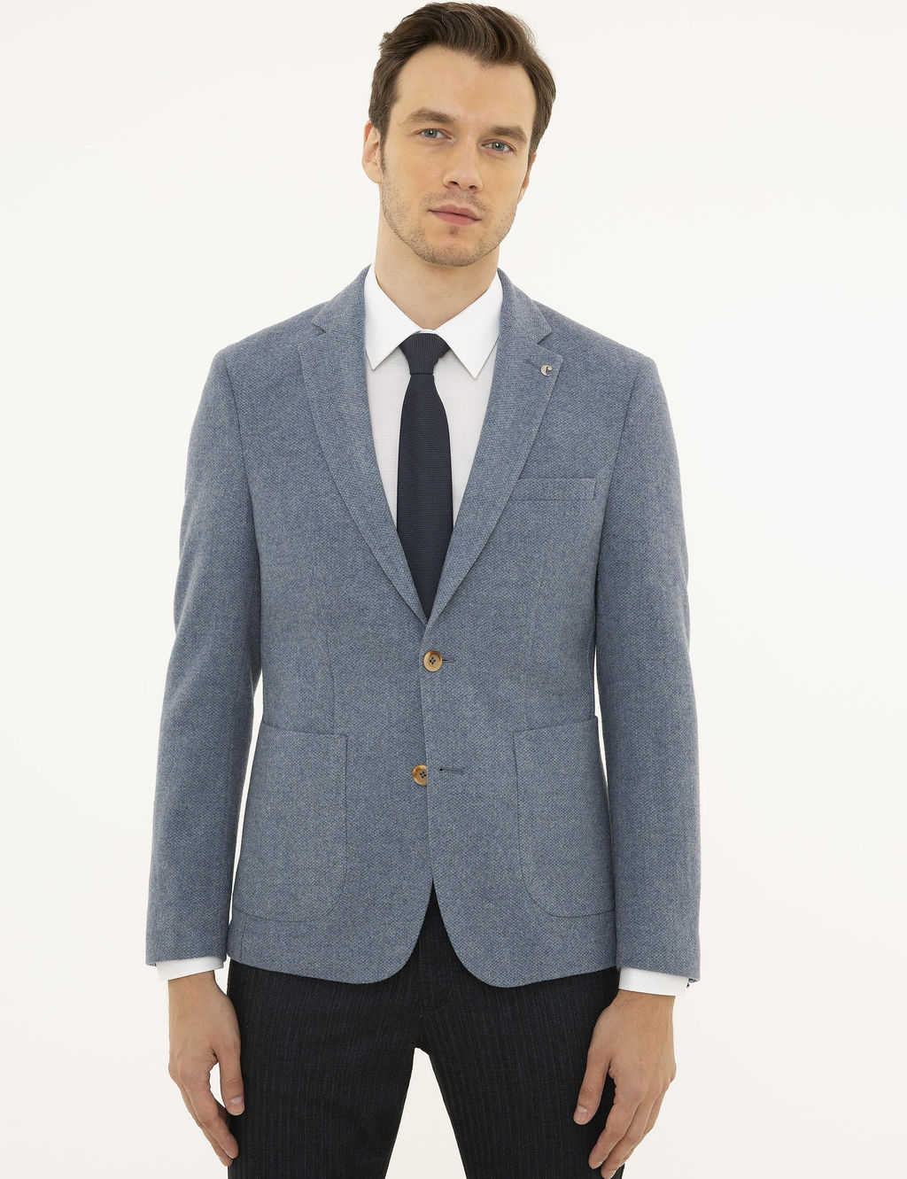 Голубая зауженная куртка