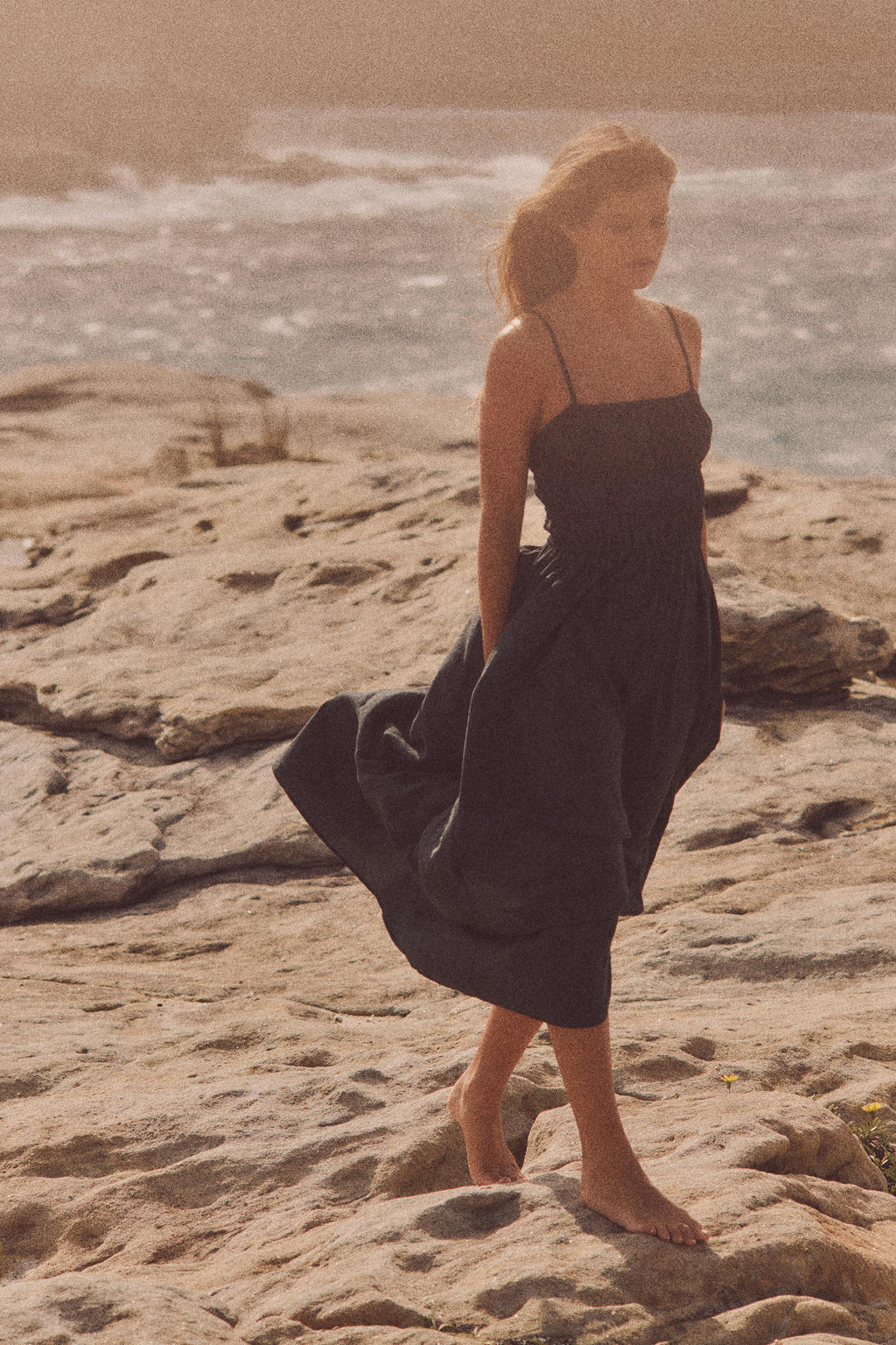FLOWING MIDI DRESS WITH ELASTICATED DETAIL - Zara фото 8