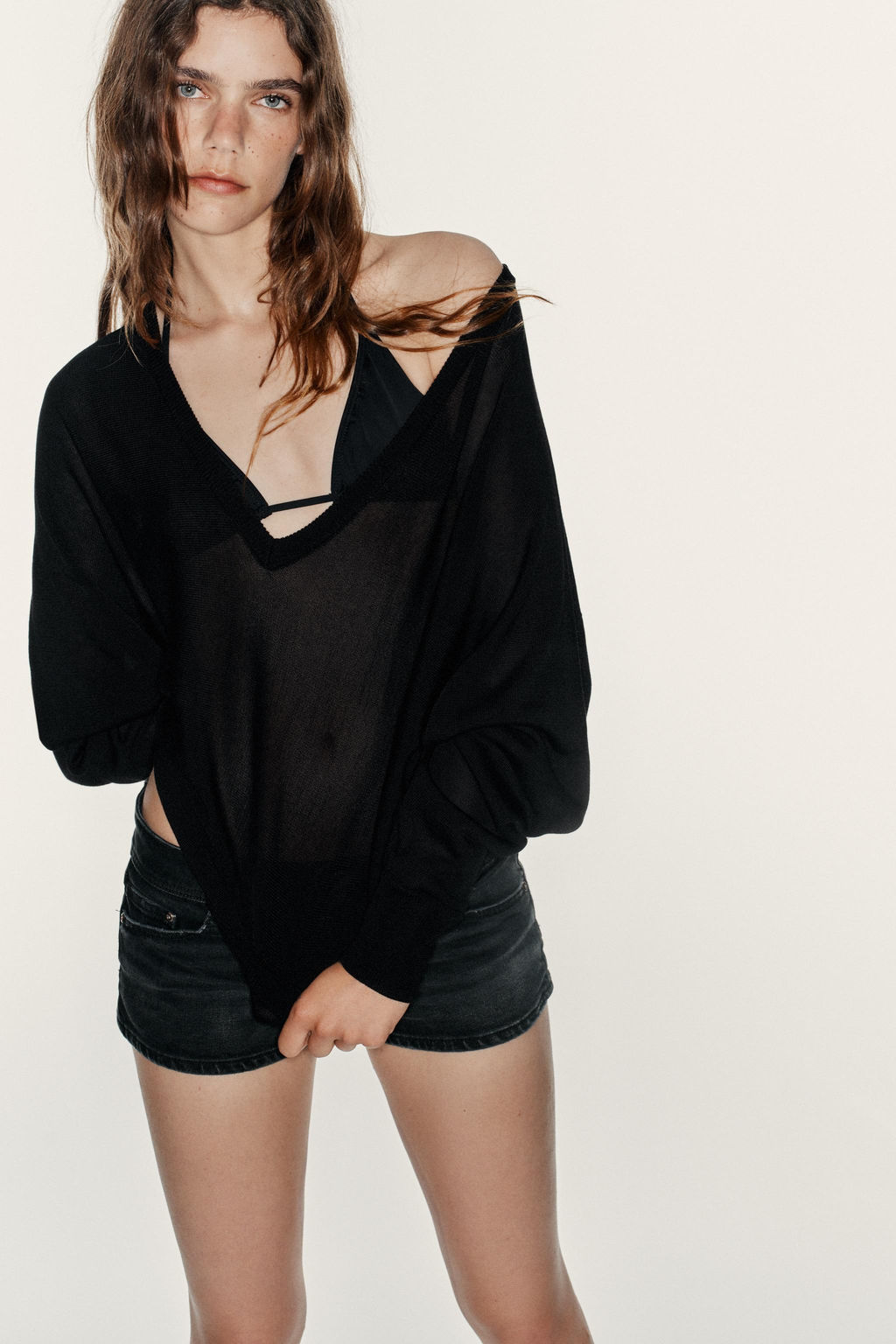 SHORTS MINI DENIM TRF TIRO BAJO / Carb?n - Zara фото 2
