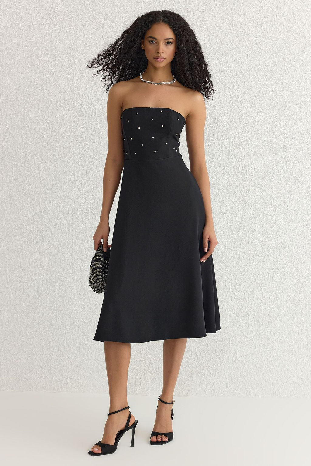 Siyah Fiyonk Detayl? Tas Bask?l? Straplez Dokuma Midi Abiye Gece Mezuniyet Elbisesi TPRSS25EL00116 - Trendyolmilla фото 2