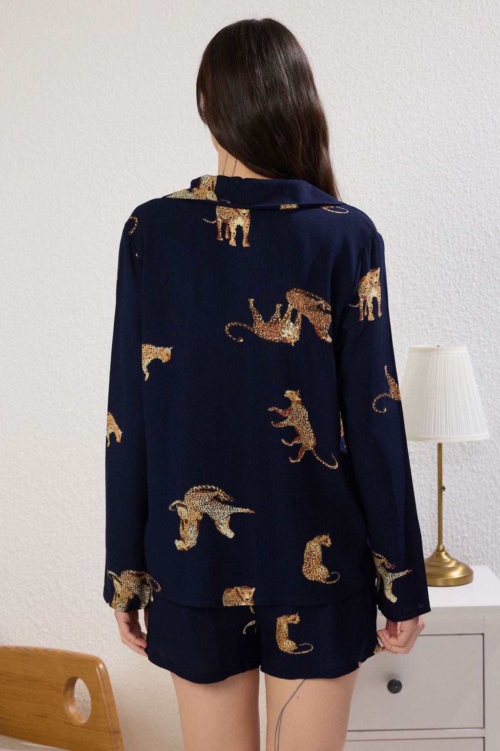 Trendyolmilla Ekru Kaplan Desenli Viskon Sortlu Dokuma Pijama Tak?m? THMAW21PT0340  фото 4