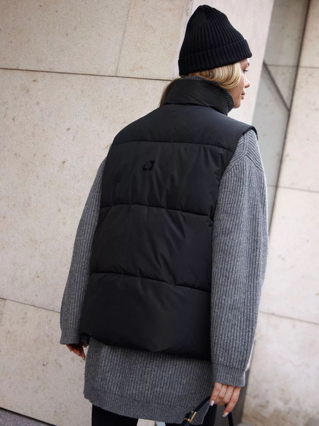 Утепленная жилетка оверсайз