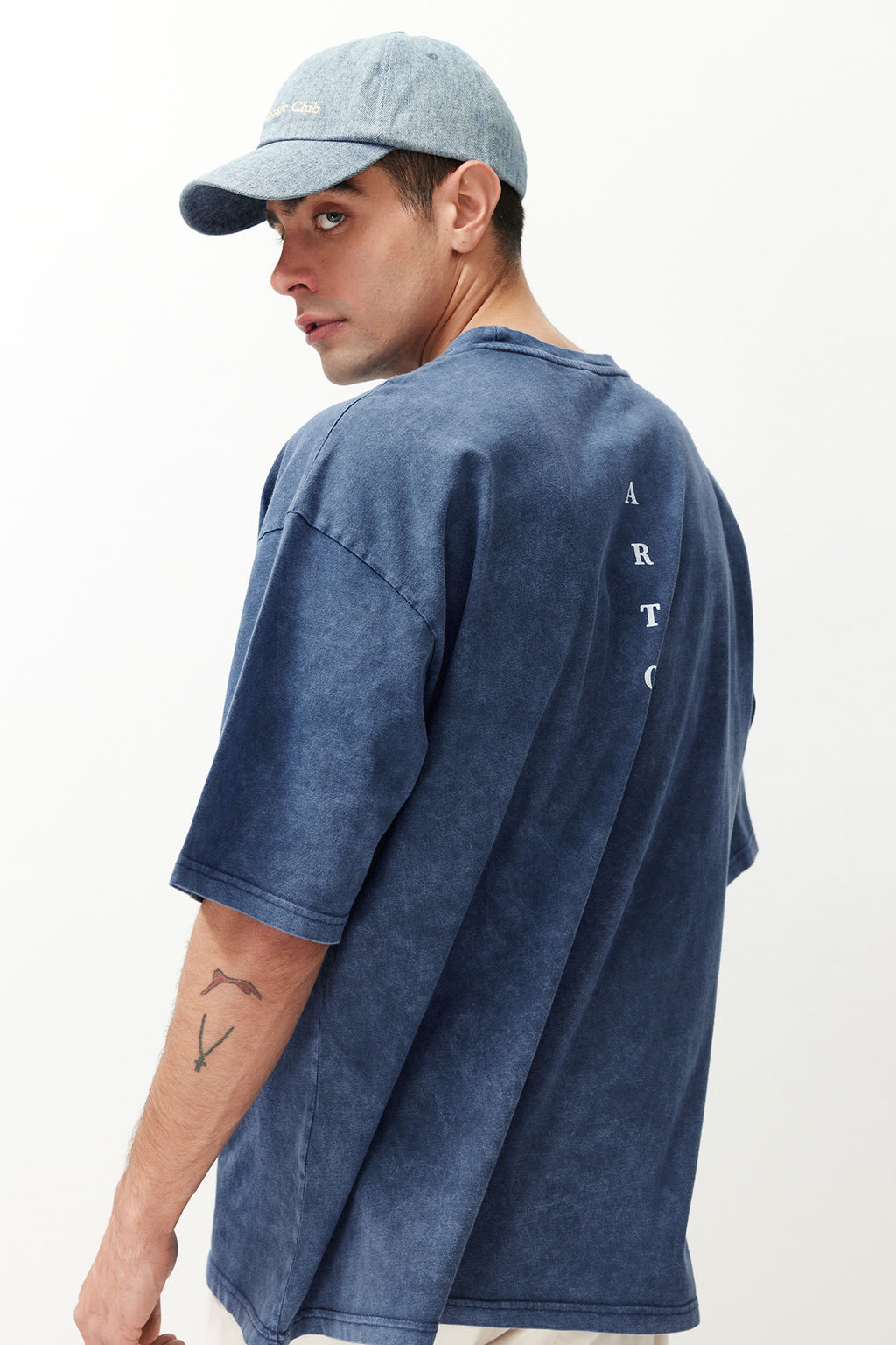 TRENDYOL MAN Antrasit Oversize/Genis Kesim Soluk Efektli Yaz? Bask?l? %100 Pamuklu T-Shirt TMNSS23TS00166 - Trendyolmilla фото 32