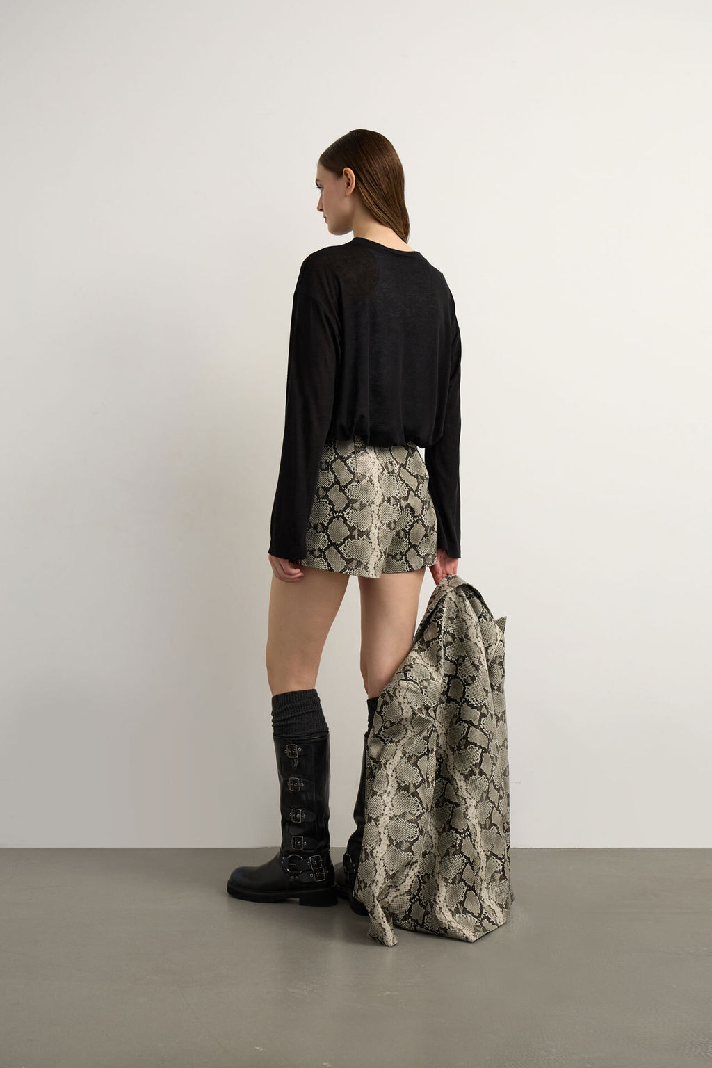 Шорты мини из змеиной экокожи - Mollis фото 4