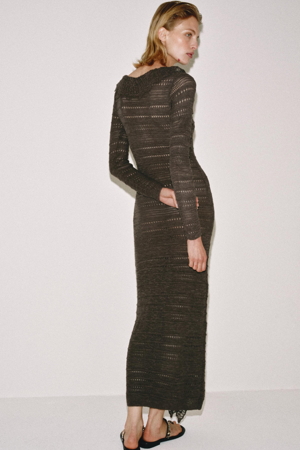 VESTIDO VOLANTES PUNTO POINTELLE / Marr?n / Topo
