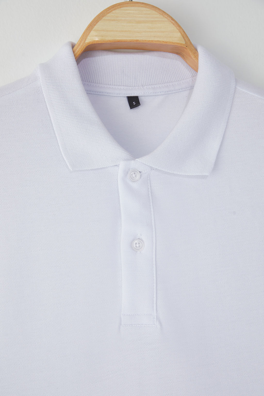 Siyah-Beyaz 2li Paket Regular/Normal Kesim Biyeli Hakim Yaka Polo Yaka T-shirt TMNSS25PO00022