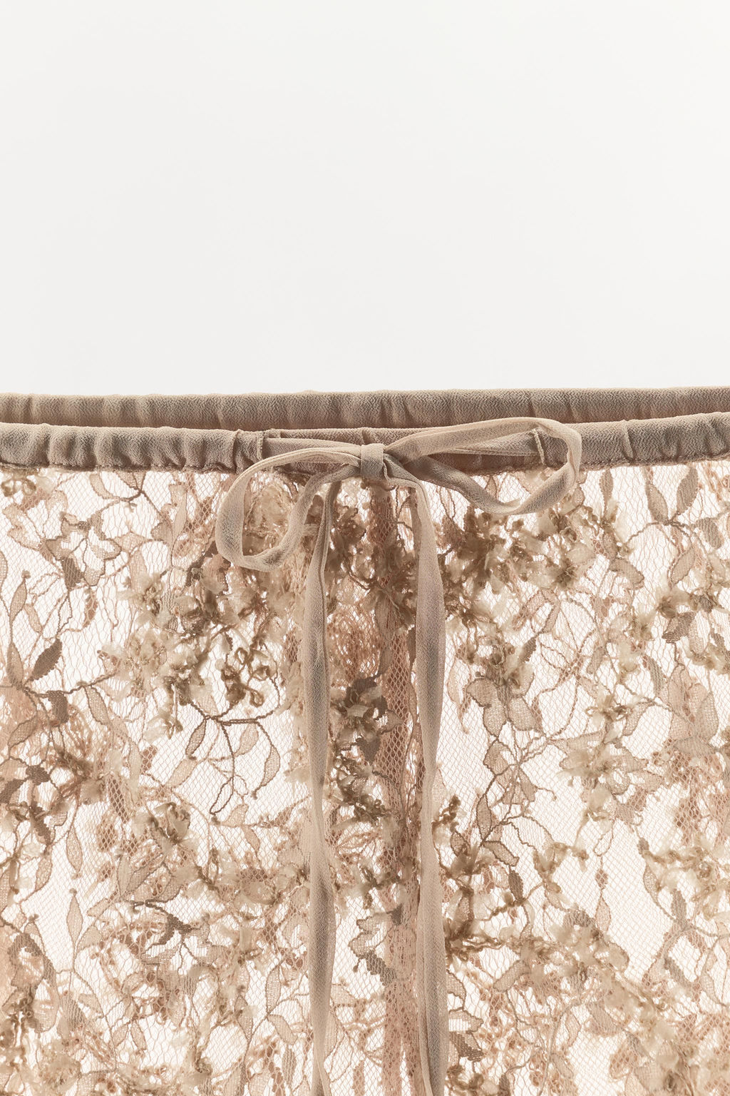 SHORTS ENCAJE VOLANTES / Lila claro