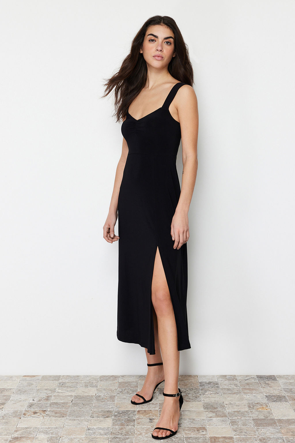 Siyah Kalp Yaka Y?rtmacl? Duz Esnek Orme Midi Elbise TWOSS24EL00412 - Trendyolmilla фото 2