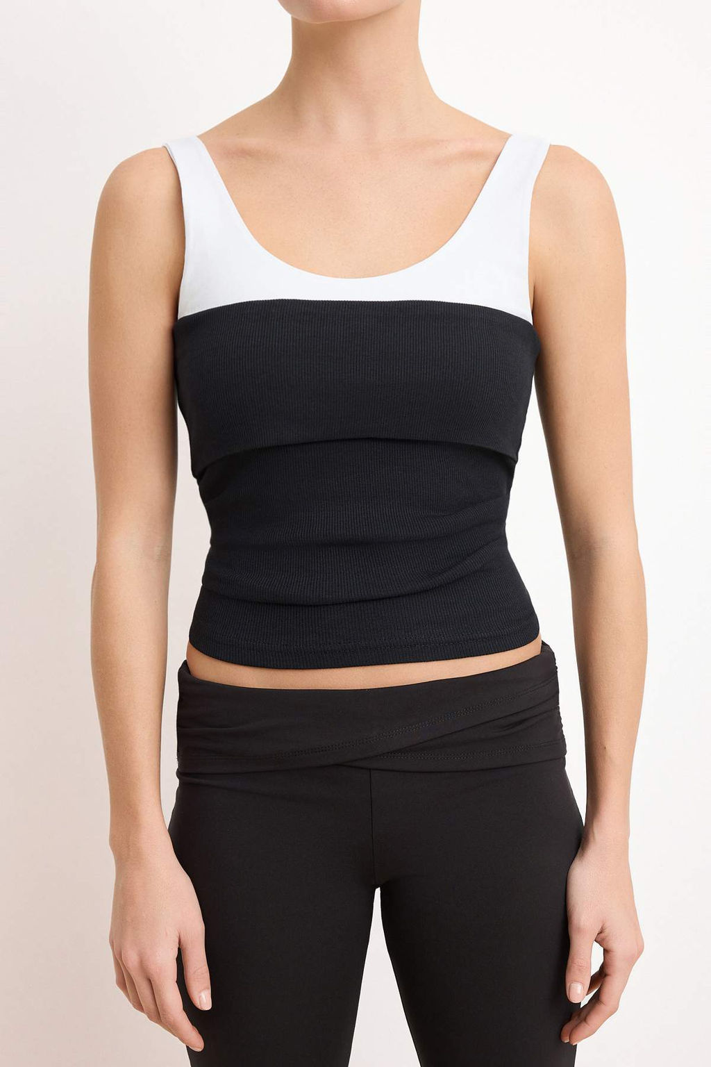 Siyah Renk Bloklu Fitted/Vucuda Oturan Havuz Yaka Kolsuz Fitilli Esnek Orme Bluz TWOSS26BZ00007 - Trendyolmilla фото 3